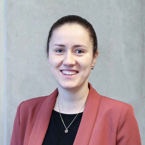 Porträt von Bettina Steinberger, Prozessoptimierung Logistik bei NETZSCH