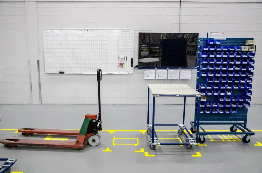 Lean Production Methode 5S: Umsetzung mit Bodenmarkierungen 