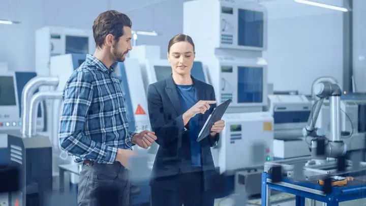 Project Manager and Engineer Using a Tablet to discuss based on a Digital Twin