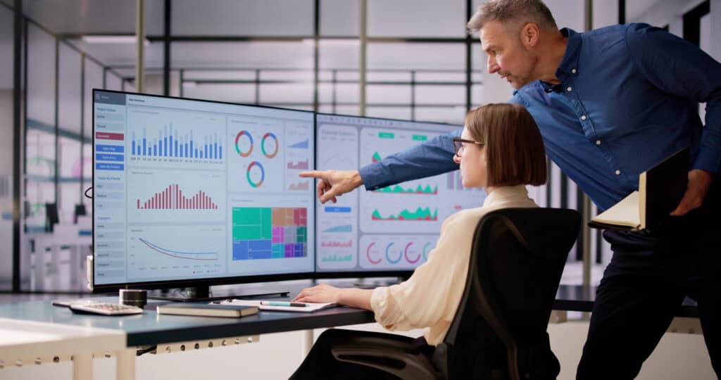 Data Analyst Using KPI Dashboard for Material Flow Management